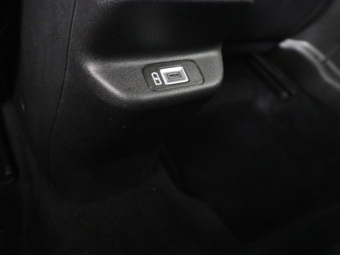 Jeep Avenger Longitude 54 kWh | SOH 97,5% | Adaptive cruise | Carplay | Camera | Full LED | Climate control | Parkeerhulp | Bluetooth | Side Assist | Digital Cockpit