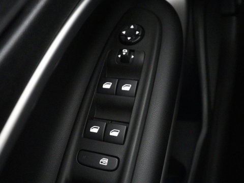 Jeep Avenger Longitude 54 kWh | SOH 97,5% | Adaptive cruise | Carplay | Camera | Full LED | Climate control | Parkeerhulp | Bluetooth | Side Assist | Digital Cockpit