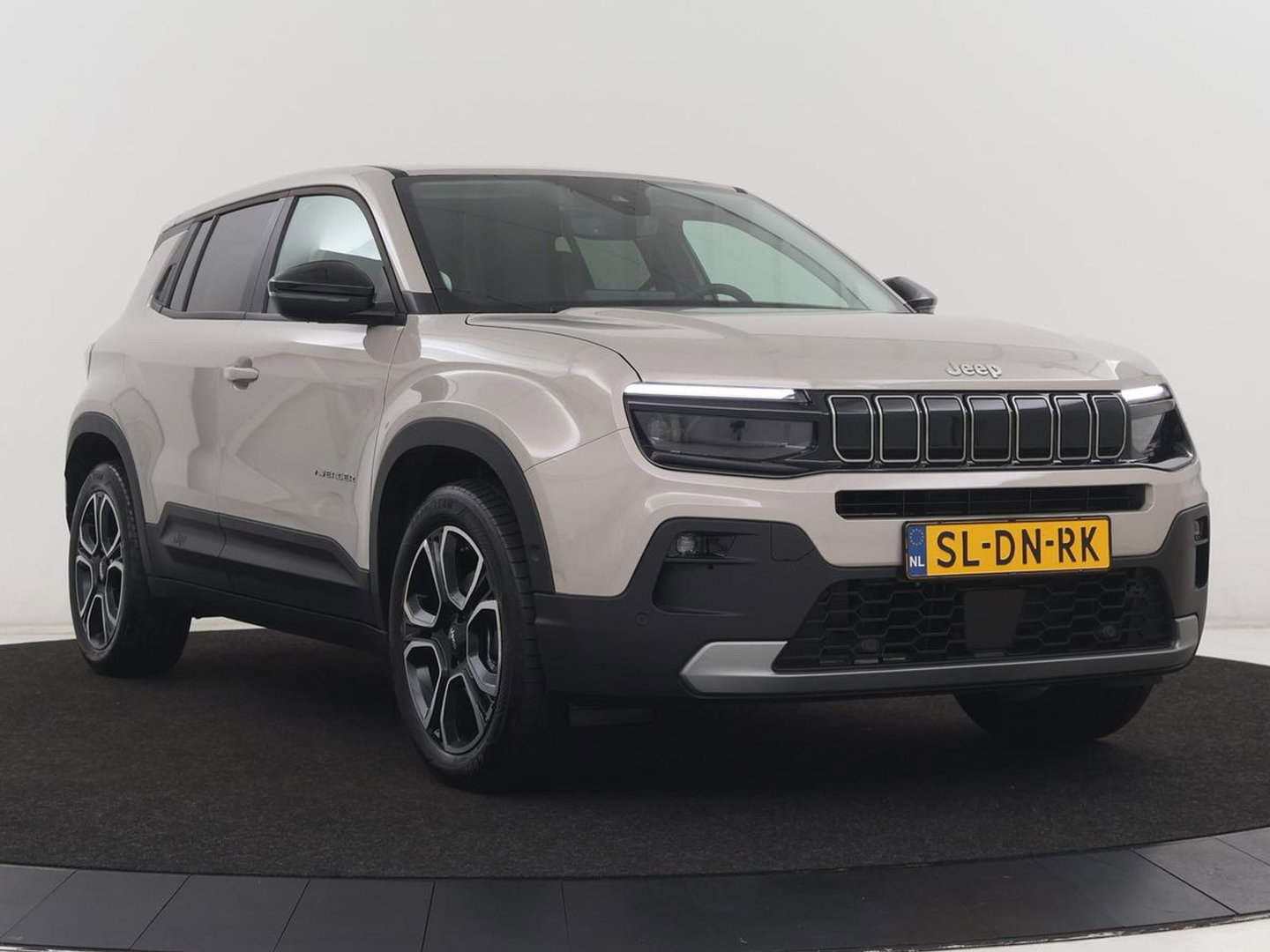 Jeep Avenger Longitude 54 kWh | SOH 97,5% | Adaptive cruise | Carplay | Camera | Full LED | Climate control | Parkeerhulp | Bluetooth | Side Assist | Digital Cockpit