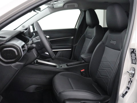 Jeep Avenger Longitude 54 kWh | SOH 97,5% | Adaptive cruise | Carplay | Camera | Full LED | Climate control | Parkeerhulp | Bluetooth | Side Assist | Digital Cockpit