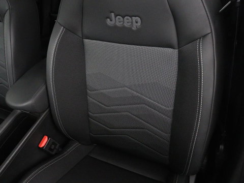 Jeep Avenger Longitude 54 kWh | SOH 97,5% | Adaptive cruise | Carplay | Camera | Full LED | Climate control | Parkeerhulp | Bluetooth | Side Assist | Digital Cockpit