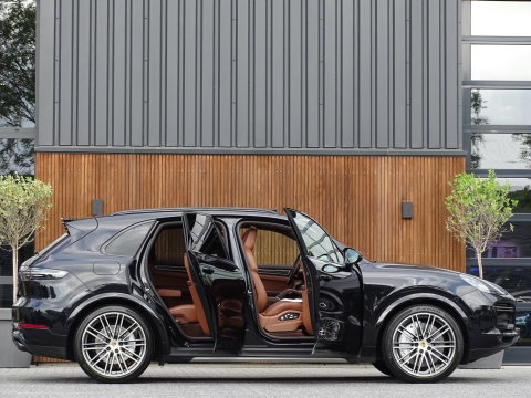Porsche Cayenne 4.0 Turbo V8 549PK Sport Design / Carbon / PDLS+ / Keramische re