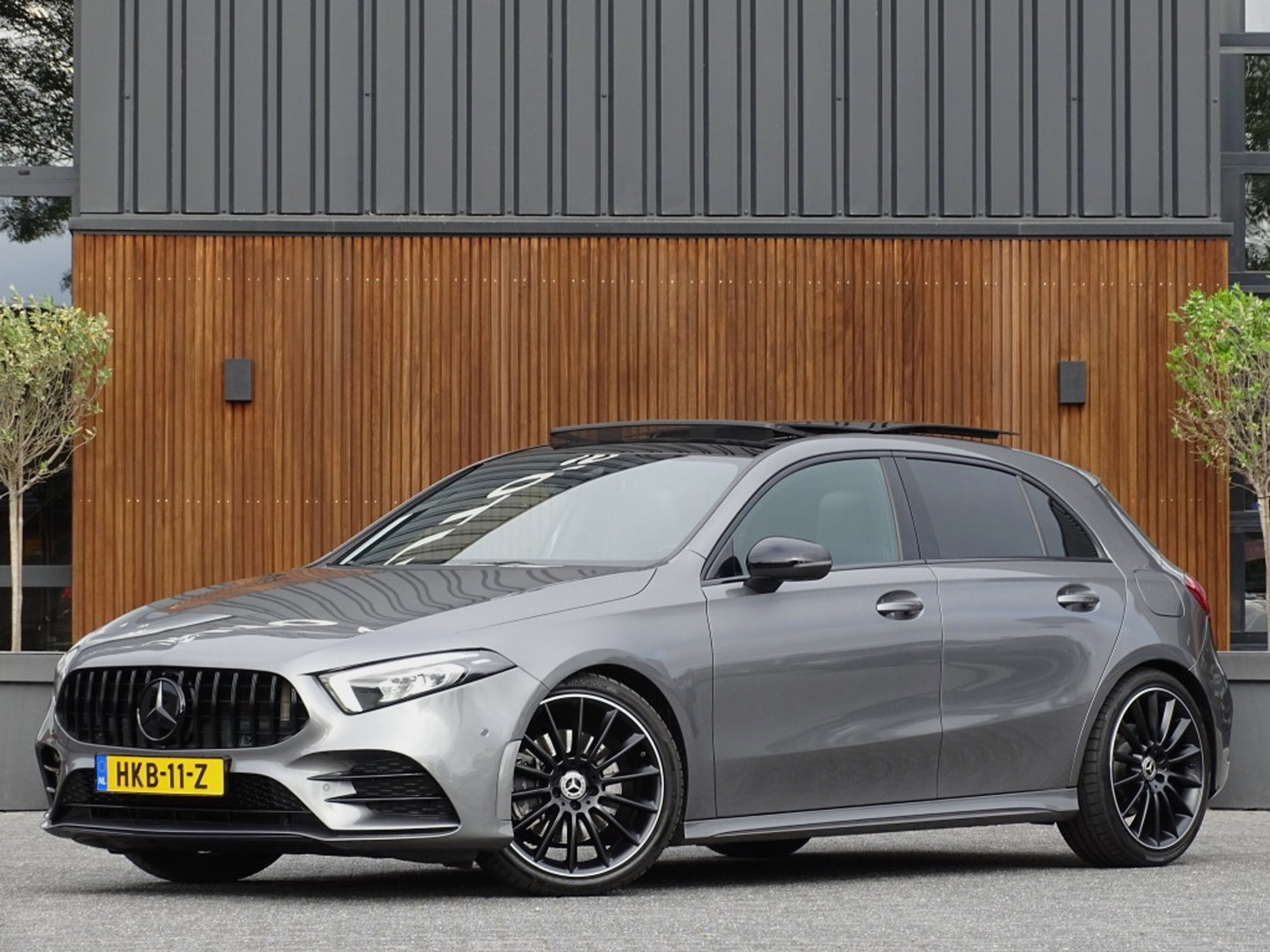 Mercedes-Benz A-Klasse 220 automaat / Premium Plus / AMG-Pakket / LED