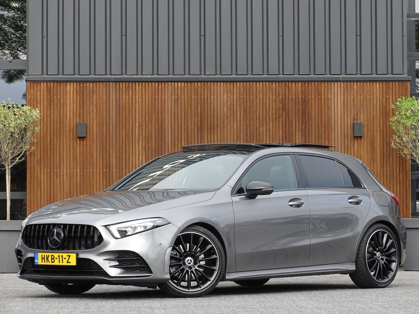 Mercedes-Benz A-Klasse 220 automaat / Premium Plus / AMG-Pakket / LED