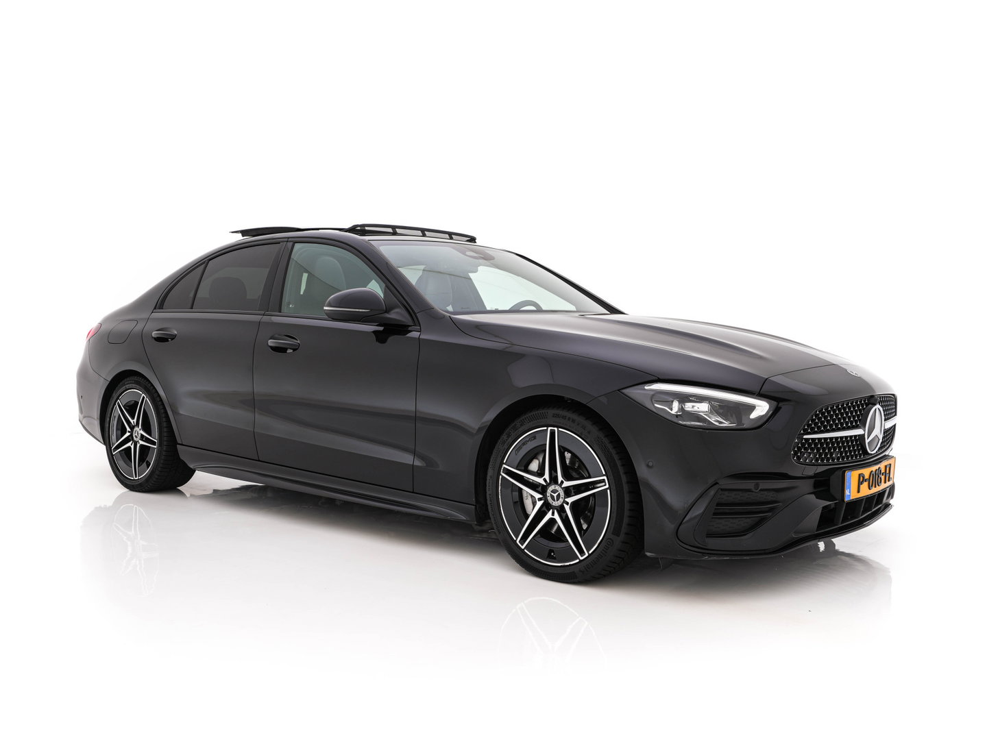 Mercedes-Benz C-Klasse 180 AMG Line (INCL-BTW) *PANO | LEATHER | FULL-LED | HEATED-SPORTSEATS | DIGI-COCKPIT | BLINDSPOT | CAMERA | DAB | AMBIENTLIGHT | SHIFTPADDLES | PRIVACY-GLASS | ECC | PDC | CRUISE | CARPLAY | 18''ALU*