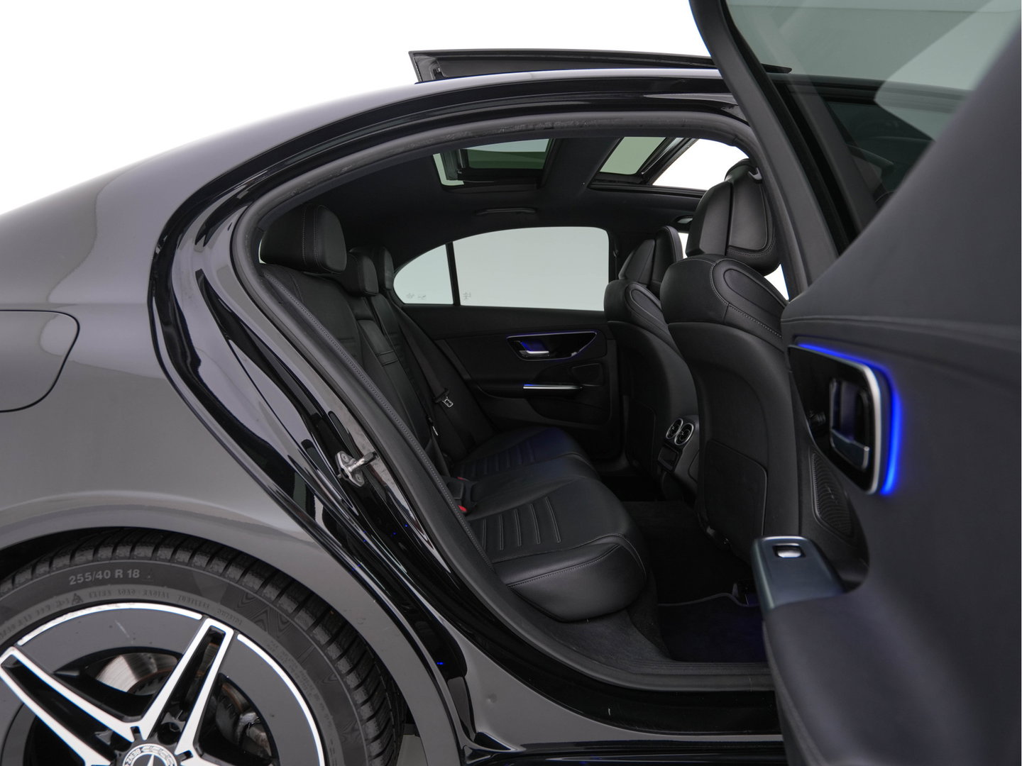 Mercedes-Benz C-Klasse 180 AMG Line (INCL-BTW) *PANO | LEATHER | FULL-LED | HEATED-SPORTSEATS | DIGI-COCKPIT | BLINDSPOT | CAMERA | DAB | AMBIENTLIGHT | SHIFTPADDLES | PRIVACY-GLASS | ECC | PDC | CRUISE | CARPLAY | 18''ALU*