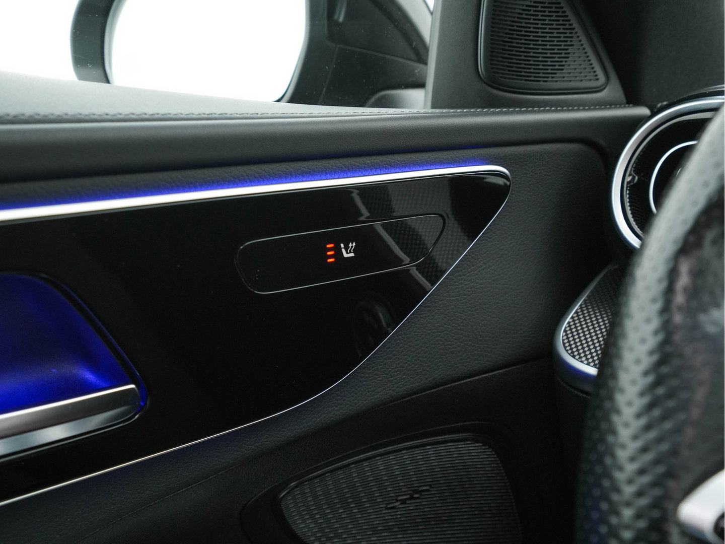 Mercedes-Benz C-Klasse 180 AMG Line (INCL-BTW) *PANO | LEATHER | FULL-LED | HEATED-SPORTSEATS | DIGI-COCKPIT | BLINDSPOT | CAMERA | DAB | AMBIENTLIGHT | SHIFTPADDLES | PRIVACY-GLASS | ECC | PDC | CRUISE | CARPLAY | 18''ALU*