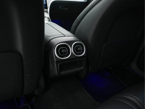 Mercedes-Benz C-Klasse 180 AMG Line (INCL-BTW) *PANO | LEATHER | FULL-LED | HEATED-SPORTSEATS | DIGI-COCKPIT | BLINDSPOT | CAMERA | DAB | AMBIENTLIGHT | SHIFTPADDLES | PRIVACY-GLASS | ECC | PDC | CRUISE | CARPLAY | 18''ALU*