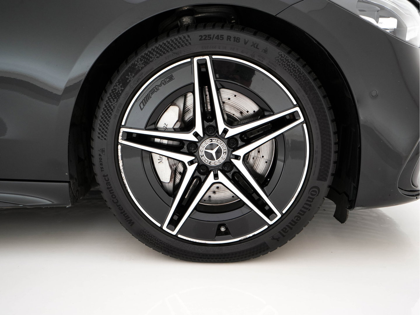Mercedes-Benz C-Klasse 180 AMG Line (INCL-BTW) *PANO | LEATHER | FULL-LED | HEATED-SPORTSEATS | DIGI-COCKPIT | BLINDSPOT | CAMERA | DAB | AMBIENTLIGHT | SHIFTPADDLES | PRIVACY-GLASS | ECC | PDC | CRUISE | CARPLAY | 18''ALU*