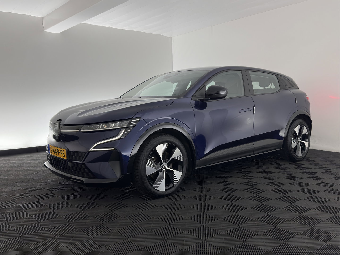 Renault Mégane E-Tech EV60 Optimum Charge Evolution [ 3-Fase ] (INCL-BTW) Aut. *FULL-LED | CAMERA | LANE-ASSIST | KEYLESS | NAVI-FULLMAP | CARPLAY | COMFORTSEATS | DIGI-COCKPIT | ECC | PDC | 18"ALU*