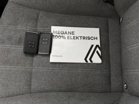 Renault Mégane E-Tech EV60 Optimum Charge Evolution [ 3-Fase ] (INCL-BTW) Aut. *FULL-LED | CAMERA | LANE-ASSIST | KEYLESS | NAVI-FULLMAP | CARPLAY | COMFORTSEATS | DIGI-COCKPIT | ECC | PDC | 18"ALU*