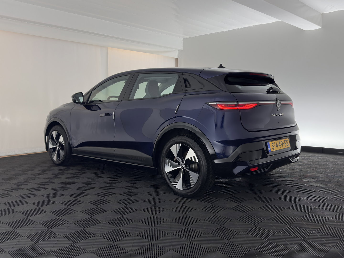 Renault Mégane E-Tech EV60 Optimum Charge Evolution [ 3-Fase ] (INCL-BTW) Aut. *FULL-LED | CAMERA | LANE-ASSIST | KEYLESS | NAVI-FULLMAP | CARPLAY | COMFORTSEATS | DIGI-COCKPIT | ECC | PDC | 18"ALU*
