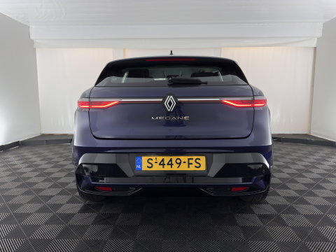 Renault Mégane E-Tech EV60 Optimum Charge Evolution [ 3-Fase ] (INCL-BTW) Aut. *FULL-LED | CAMERA | LANE-ASSIST | KEYLESS | NAVI-FULLMAP | CARPLAY | COMFORTSEATS | DIGI-COCKPIT | ECC | PDC | 18"ALU*