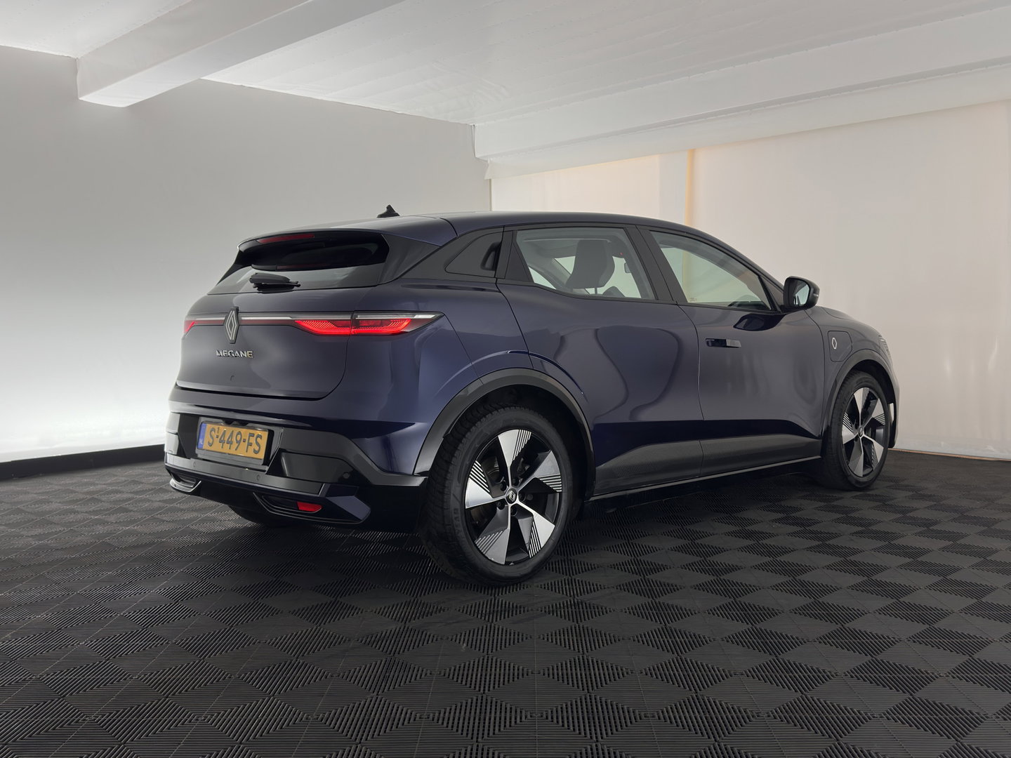 Renault Mégane E-Tech EV60 Optimum Charge Evolution [ 3-Fase ] (INCL-BTW) Aut. *FULL-LED | CAMERA | LANE-ASSIST | KEYLESS | NAVI-FULLMAP | CARPLAY | COMFORTSEATS | DIGI-COCKPIT | ECC | PDC | 18"ALU*