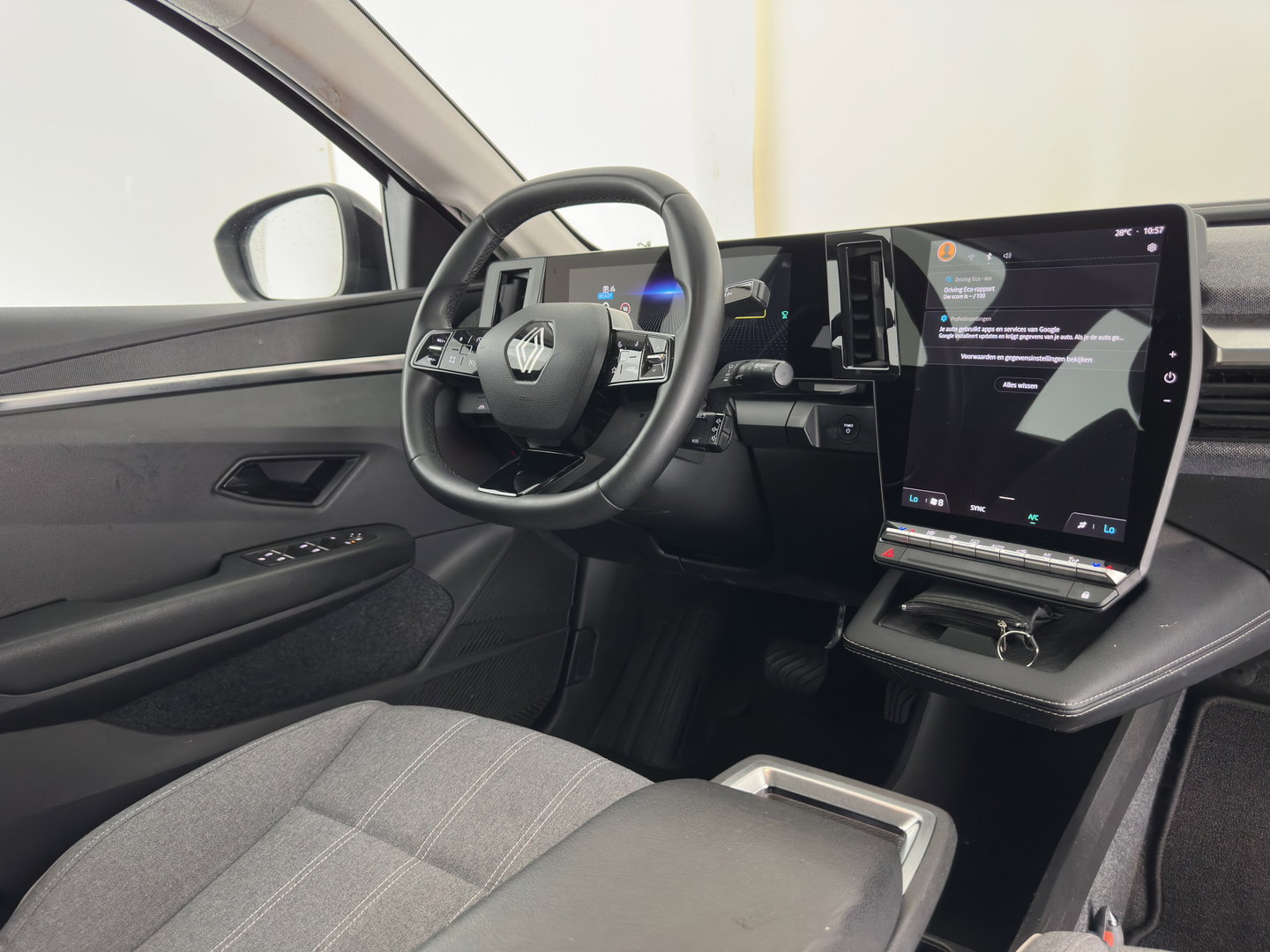 Renault Mégane E-Tech EV60 Optimum Charge Evolution [ 3-Fase ] (INCL-BTW) Aut. *FULL-LED | CAMERA | LANE-ASSIST | KEYLESS | NAVI-FULLMAP | CARPLAY | COMFORTSEATS | DIGI-COCKPIT | ECC | PDC | 18"ALU*