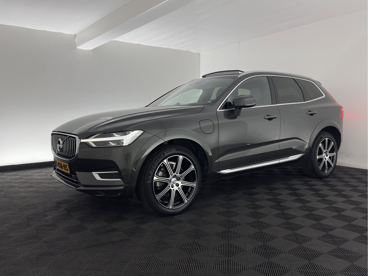 Volvo XC60 2.0 T8 Twin Engine Inscription AWD (Plug-In) *PANO | LEATHER | FULL-LED | BOWERS&WILKINS | MEMORY-PACK | BLINDSPOT | DIGI-COCKPIT | HEATED-COMFORTSEATS | TOPVIEW | NAVI-FULLMAP | ECC | PDC | HEAD-UP |  TOWBAR | 20''ALU *
