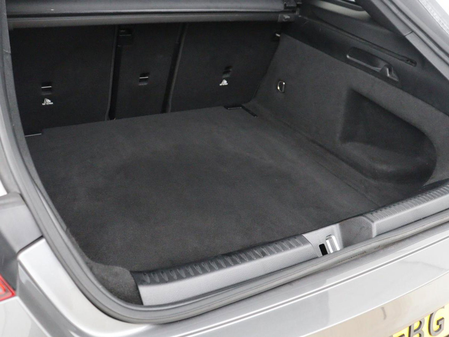 Mercedes-Benz CLA-Klasse Shooting Brake 180 Business Solution AMG | Panoramadak | Stoelverwarming | Memory | Sfeerverlichting | Matrix LED | Leder/Alcantara | Side Assist | Widescreen | Navigatie | Camera | Climate control