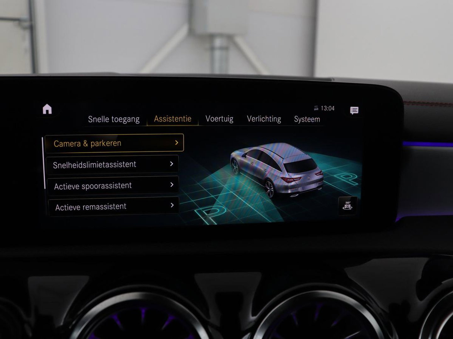 Mercedes-Benz CLA-Klasse Shooting Brake 180 Business Solution AMG | Panoramadak | Stoelverwarming | Memory | Sfeerverlichting | Matrix LED | Leder/Alcantara | Side Assist | Widescreen | Navigatie | Camera | Climate control