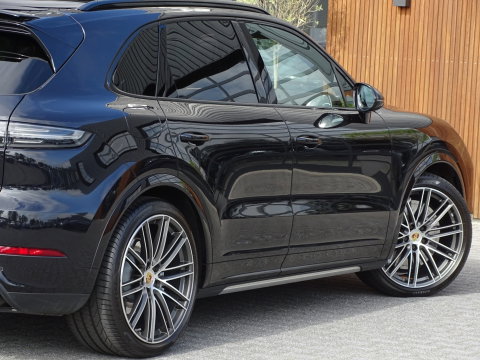Porsche Cayenne 4.0 Turbo V8 549PK Sport Design / Carbon / PDLS+ / Keramische re