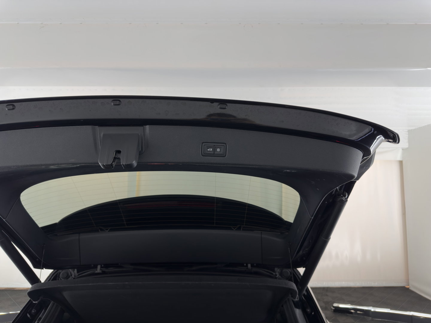 Audi Q4 e-tron 40 Launch edition S Competition 77 kWh [ 3-Fase-11kW] {SoH-89%} (INCL-BTW) (INCL.BTW) *HEAT-PUMP | HEAD-UP | LEATHER | MATRIX-LED | SONOS-SOUND | ADAPTIVE-CRUISE | HEATED-SPORTSEATS | AMBIENT-LIGHT | DIGI-COCKPIT | CAMERA | KEYLESS | DAB+ | TOWBAR | 20''A