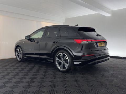Audi Q4 e-tron 40 Launch edition S Competition 77 kWh [ 3-Fase-11kW] {SoH-89%} (INCL-BTW) (INCL.BTW) *HEAT-PUMP | HEAD-UP | LEATHER | MATRIX-LED | SONOS-SOUND | ADAPTIVE-CRUISE | HEATED-SPORTSEATS | AMBIENT-LIGHT | DIGI-COCKPIT | CAMERA | KEYLESS | DAB+ | TOWBAR | 20''A