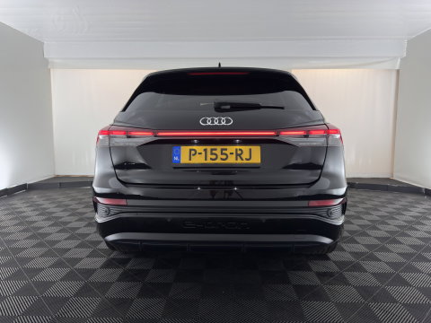 Audi Q4 e-tron 40 Launch edition S Competition 77 kWh [ 3-Fase-11kW] {SoH-89%} (INCL-BTW) (INCL.BTW) *HEAT-PUMP | HEAD-UP | LEATHER | MATRIX-LED | SONOS-SOUND | ADAPTIVE-CRUISE | HEATED-SPORTSEATS | AMBIENT-LIGHT | DIGI-COCKPIT | CAMERA | KEYLESS | DAB+ | TOWBAR | 20''A