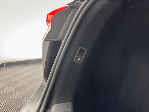 Audi Q4 e-tron 40 Launch edition S Competition 77 kWh [ 3-Fase-11kW] {SoH-89%} (INCL-BTW) (INCL.BTW) *HEAT-PUMP | HEAD-UP | LEATHER | MATRIX-LED | SONOS-SOUND | ADAPTIVE-CRUISE | HEATED-SPORTSEATS | AMBIENT-LIGHT | DIGI-COCKPIT | CAMERA | KEYLESS | DAB+ | TOWBAR | 20''A