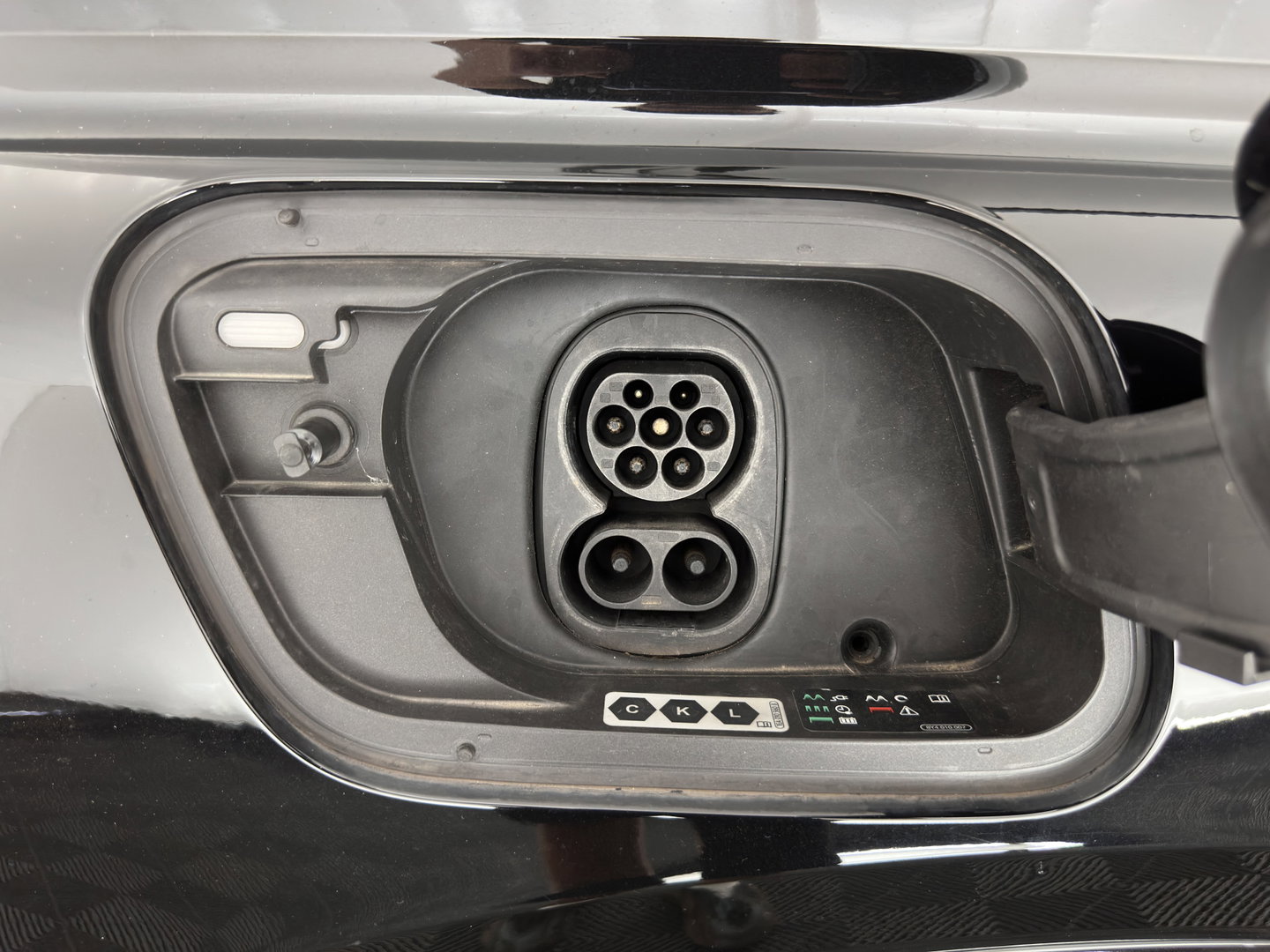 Audi Q4 e-tron 40 Launch edition S Competition 77 kWh [ 3-Fase-11kW] {SoH-89%} (INCL-BTW) (INCL.BTW) *HEAT-PUMP | HEAD-UP | LEATHER | MATRIX-LED | SONOS-SOUND | ADAPTIVE-CRUISE | HEATED-SPORTSEATS | AMBIENT-LIGHT | DIGI-COCKPIT | CAMERA | KEYLESS | DAB+ | TOWBAR | 20''A