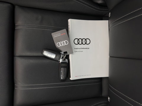 Audi Q4 e-tron 40 Launch edition S Competition 77 kWh [ 3-Fase-11kW] {SoH-89%} (INCL-BTW) (INCL.BTW) *HEAT-PUMP | HEAD-UP | LEATHER | MATRIX-LED | SONOS-SOUND | ADAPTIVE-CRUISE | HEATED-SPORTSEATS | AMBIENT-LIGHT | DIGI-COCKPIT | CAMERA | KEYLESS | DAB+ | TOWBAR | 20''A