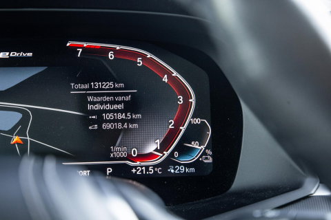 BMW X5 xDrive45e High Executive CARPLAY / CAMERA / DEALER ONDERHOUDEN / ZWART LEER / STOELVERWARMING / TREKHAAK