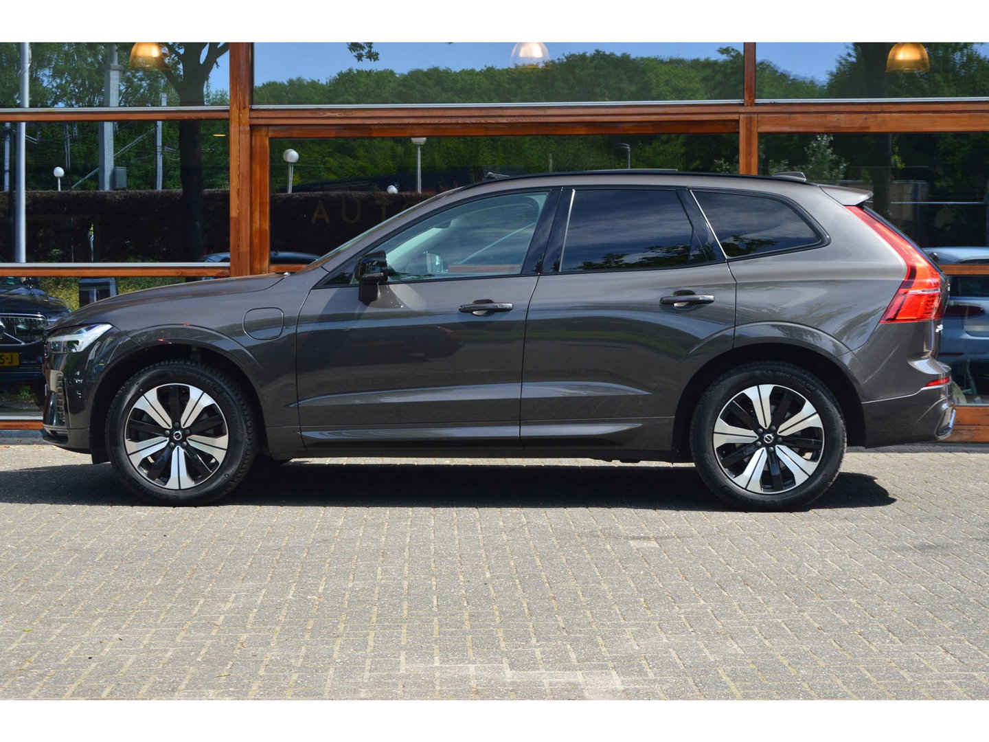 Volvo XC60 T6 Hybride AWD Plus Dark LONG RANGE| Panoramadak | Harman/Kardon | Camera | Stoel + Stuur Verwarmd |