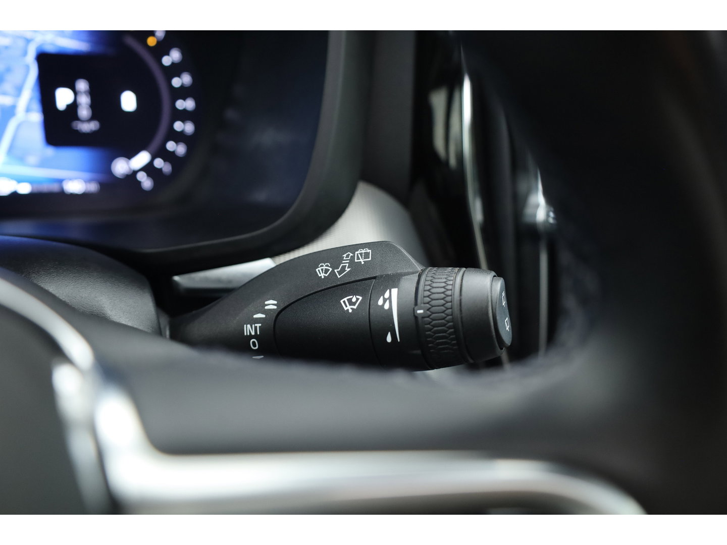 Volvo XC60 2.0 B4 R-Design | Prijs rijklaar | Pano | ACC | Trekhaak | Head-up H&K audio | Sportstoelen |