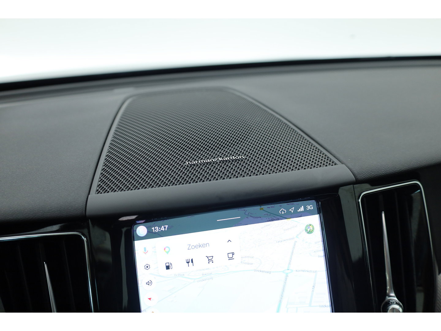 Volvo XC60 2.0 B4 R-Design | Prijs rijklaar | Pano | ACC | Trekhaak | Head-up H&K audio | Sportstoelen |
