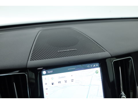 Volvo XC60 2.0 B4 R-Design | Prijs rijklaar | Pano | ACC | Trekhaak | Head-up H&K audio | Sportstoelen |