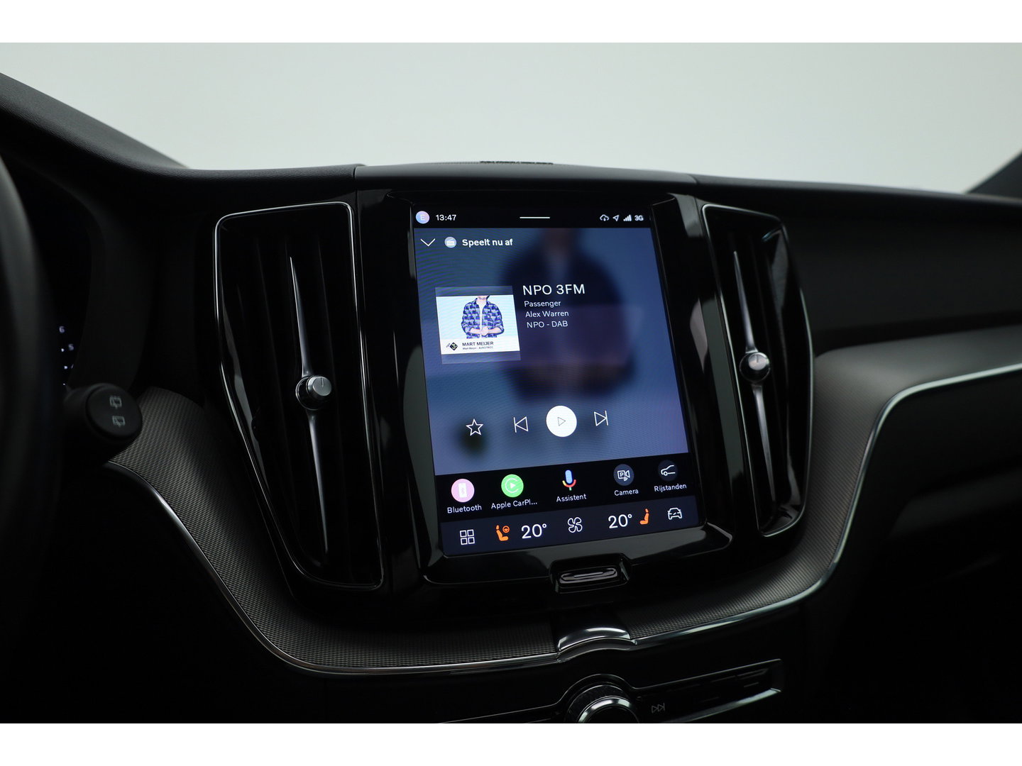 Volvo XC60 2.0 B4 R-Design | Prijs rijklaar | Pano | ACC | Trekhaak | Head-up H&K audio | Sportstoelen |