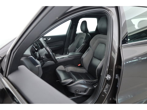 Volvo XC60 2.0 B4 R-Design | Prijs rijklaar | Pano | ACC | Trekhaak | Head-up H&K audio | Sportstoelen |