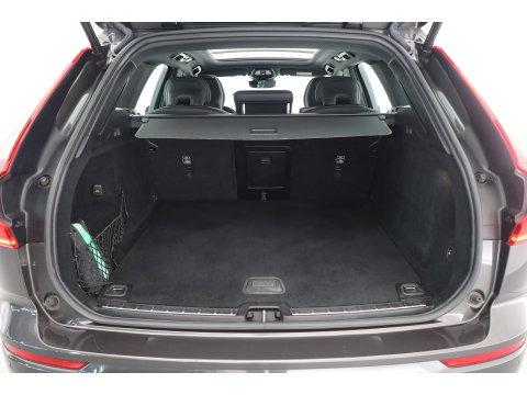 Volvo XC60 2.0 B4 R-Design | Prijs rijklaar | Pano | ACC | Trekhaak | Head-up H&K audio | Sportstoelen |