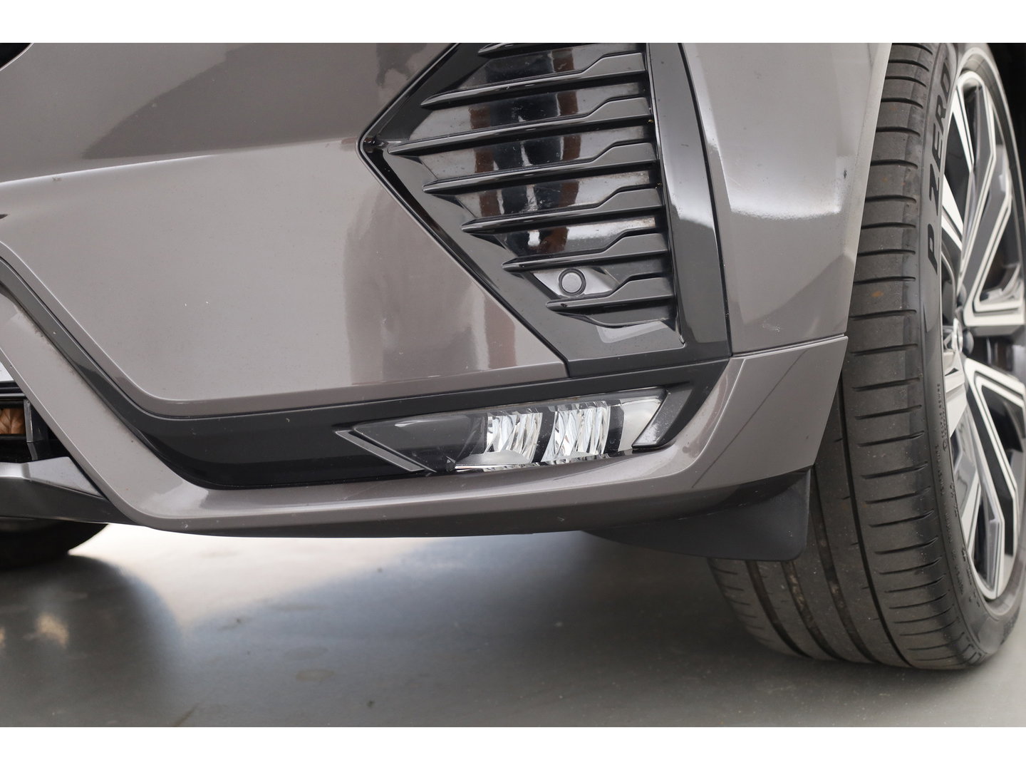 Volvo XC60 2.0 B4 R-Design | Prijs rijklaar | Pano | ACC | Trekhaak | Head-up H&K audio | Sportstoelen |