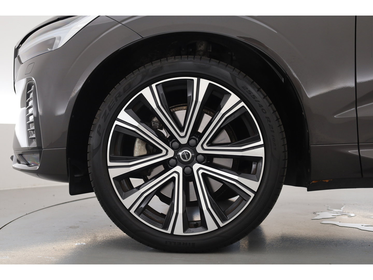 Volvo XC60 2.0 B4 R-Design | Prijs rijklaar | Pano | ACC | Trekhaak | Head-up H&K audio | Sportstoelen |