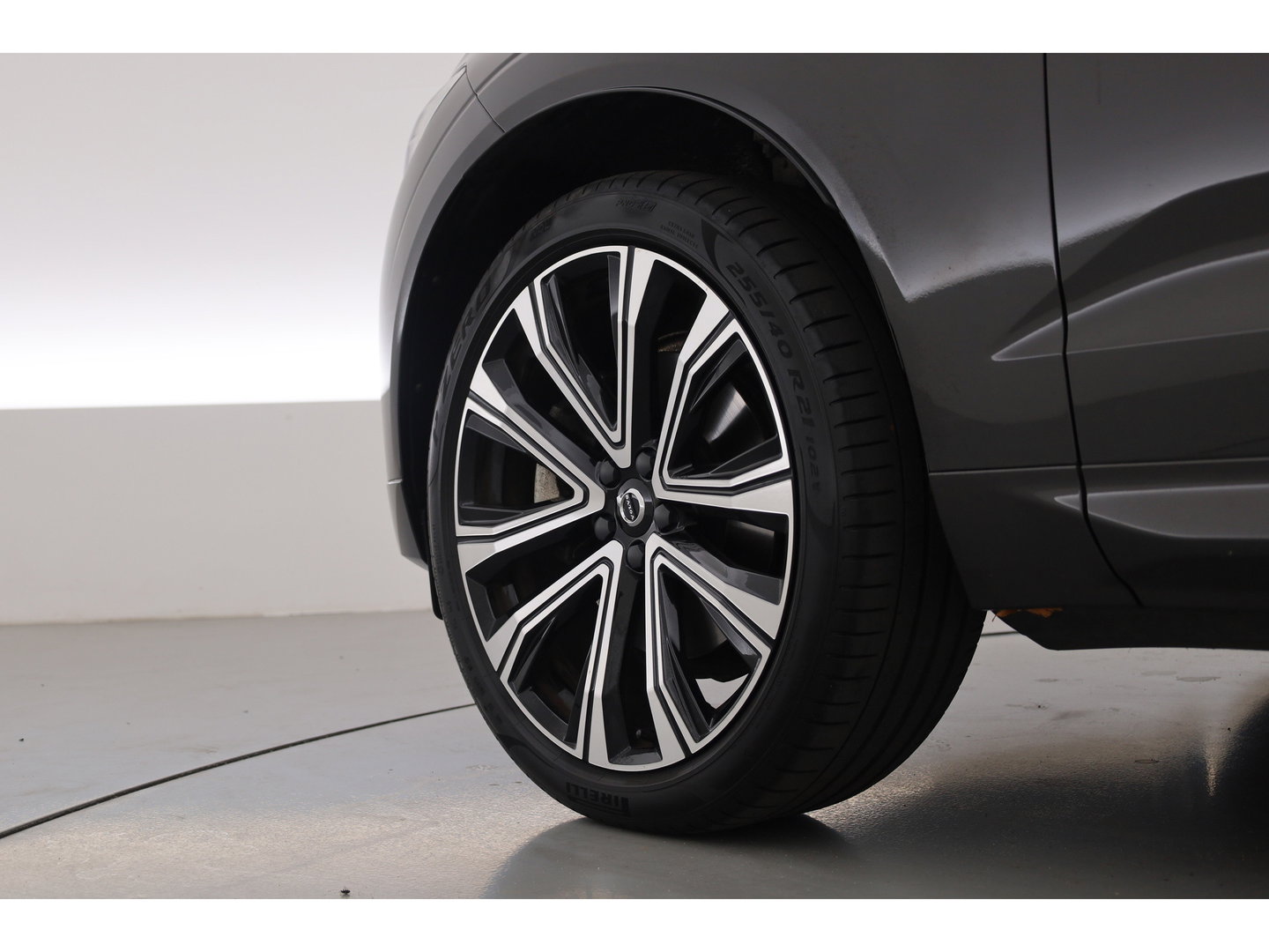 Volvo XC60 2.0 B4 R-Design | Prijs rijklaar | Pano | ACC | Trekhaak | Head-up H&K audio | Sportstoelen |