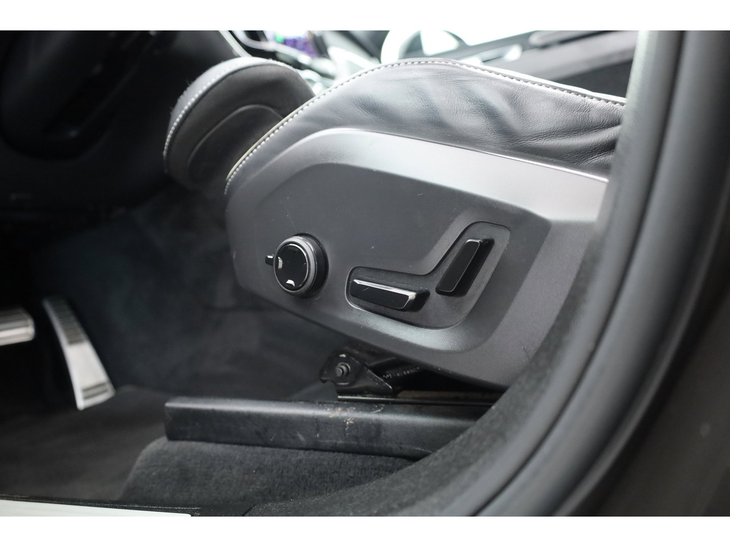 Volvo XC60 2.0 B4 R-Design | Prijs rijklaar | Pano | ACC | Trekhaak | Head-up | H&K audio | Sportstoelen |