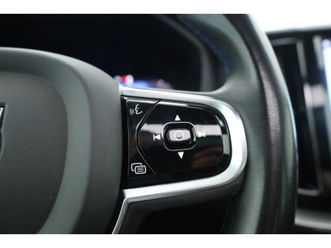 Volvo XC60 2.0 B4 R-Design | Prijs rijklaar | Pano | ACC | Trekhaak | Head-up | H&K audio | Sportstoelen |