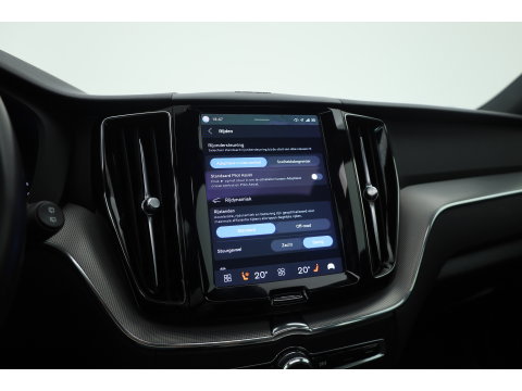 Volvo XC60 2.0 B4 R-Design | Prijs rijklaar | Pano | ACC | Trekhaak | Head-up | H&K audio | Sportstoelen |