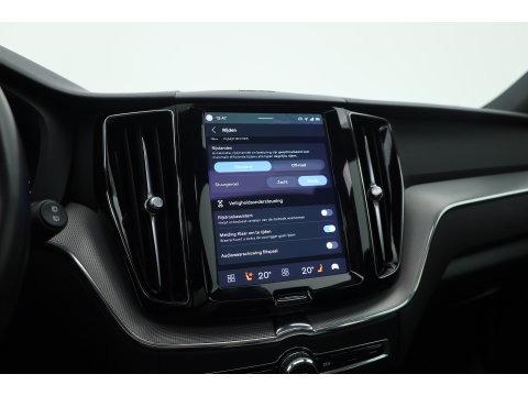 Volvo XC60 2.0 B4 R-Design | Prijs rijklaar | Pano | ACC | Trekhaak | Head-up | H&K audio | Sportstoelen |