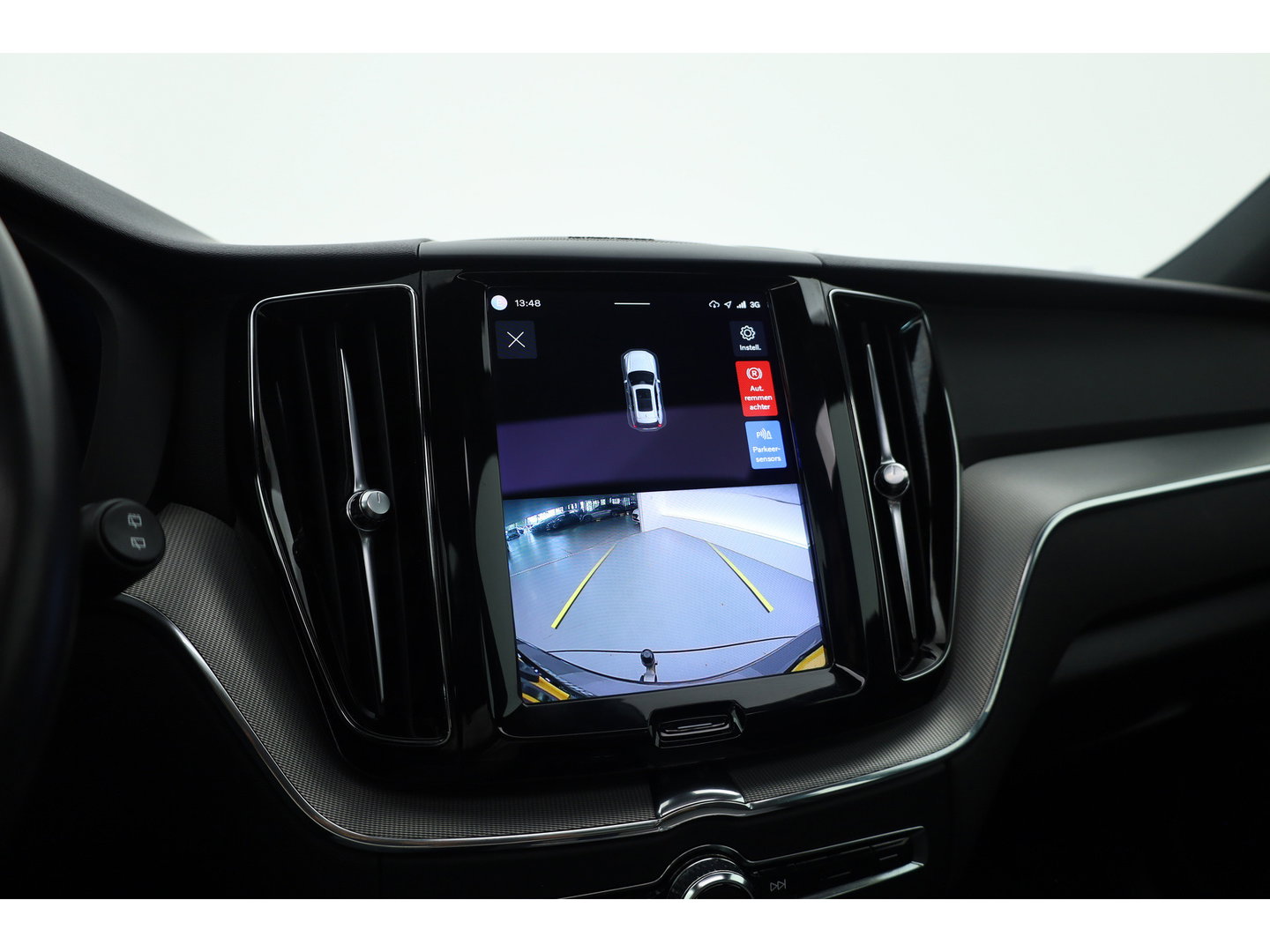 Volvo XC60 2.0 B4 R-Design | Prijs rijklaar | Pano | ACC | Trekhaak | Head-up | H&K audio | Sportstoelen |
