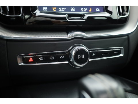 Volvo XC60 2.0 B4 R-Design | Prijs rijklaar | Pano | ACC | Trekhaak | Head-up | H&K audio | Sportstoelen |