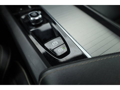 Volvo XC60 2.0 B4 R-Design | Prijs rijklaar | Pano | ACC | Trekhaak | Head-up | H&K audio | Sportstoelen |