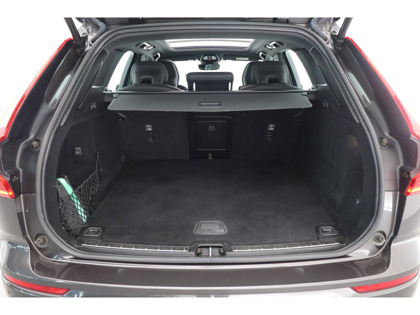 Volvo XC60 2.0 B4 R-Design | Prijs rijklaar | Pano | ACC | Trekhaak | Head-up | H&K audio | Sportstoelen |