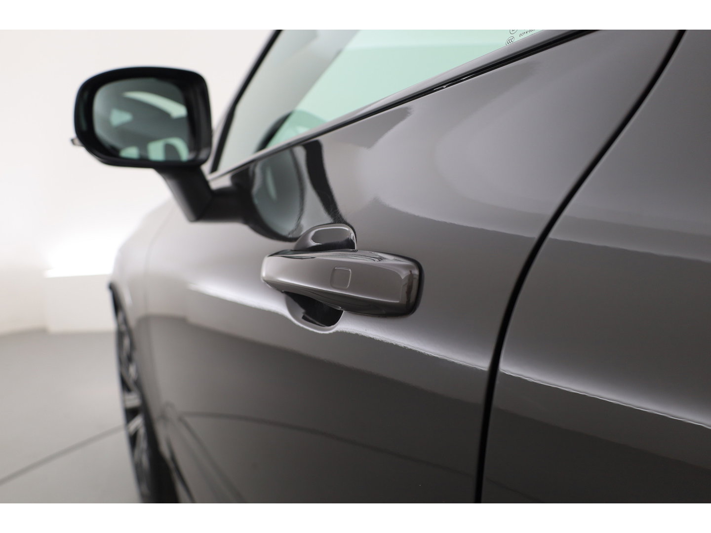 Volvo XC60 2.0 B4 R-Design | Prijs rijklaar | Pano | ACC | Trekhaak | Head-up | H&K audio | Sportstoelen |