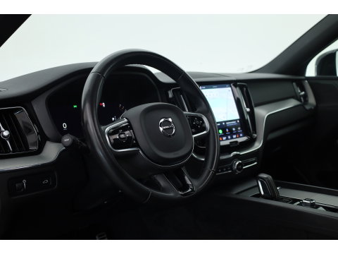 Volvo XC60 2.0 B4 R-Design | Prijs rijklaar | Pano | ACC | Trekhaak | Head-up | H&K audio | Sportstoelen |